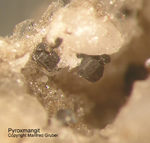 Eifel Mineralien Bellerberg  Pyroxmangit